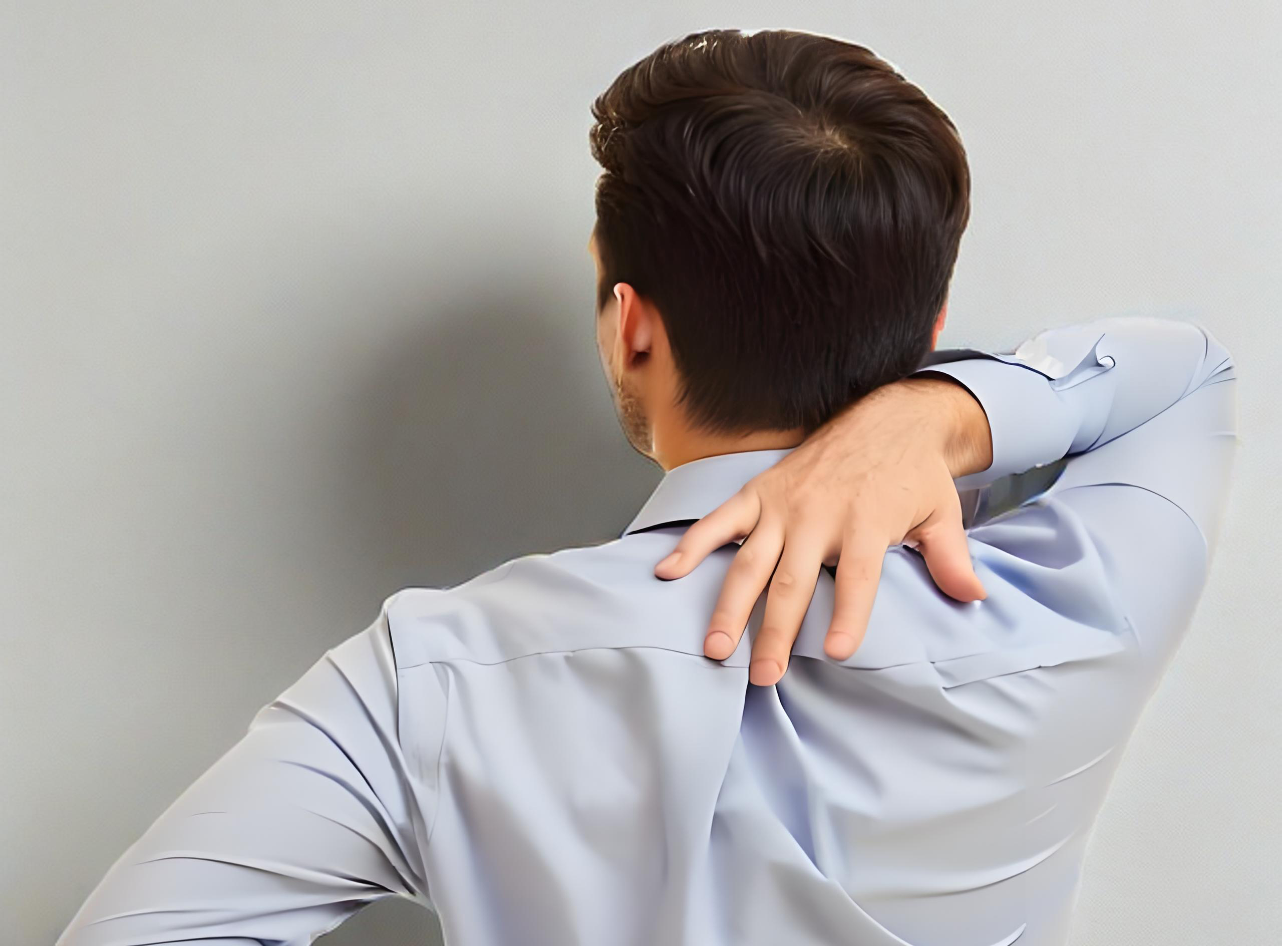 后背刺痛别硬撑!伴随这5种情况恐是重病前兆